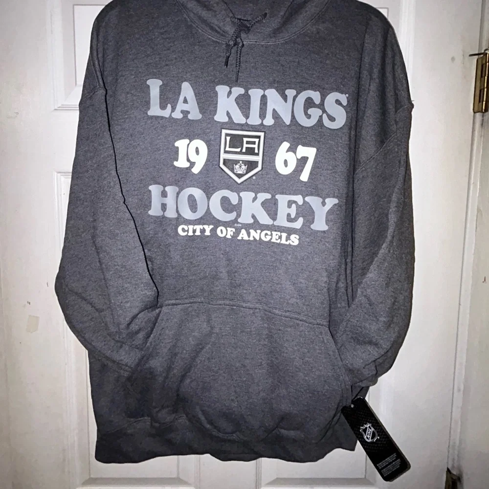 👑🏒🏟️ Los Angeles Kings NHL Hockey Marquee Stadium Hoodie 🏟️🥅🏒👑 - Picture 5 of 13